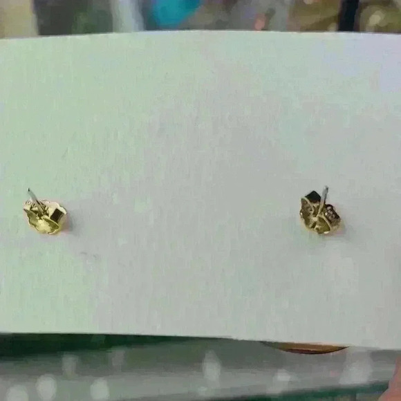 Vintage Avon 1980s earrings Gold-toned with white - Picture 4 of 12